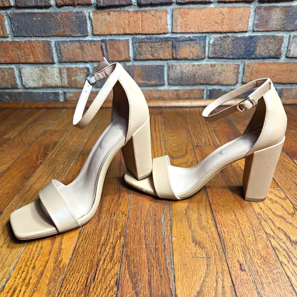 New Day Womens Size 8 Nude Beige Block Heel Sandals Ankle Strap Square Toe